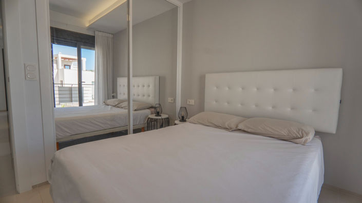 Image No.12-4 Bed Property for sale