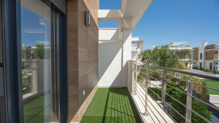 Image No.22-4 Bed Property for sale