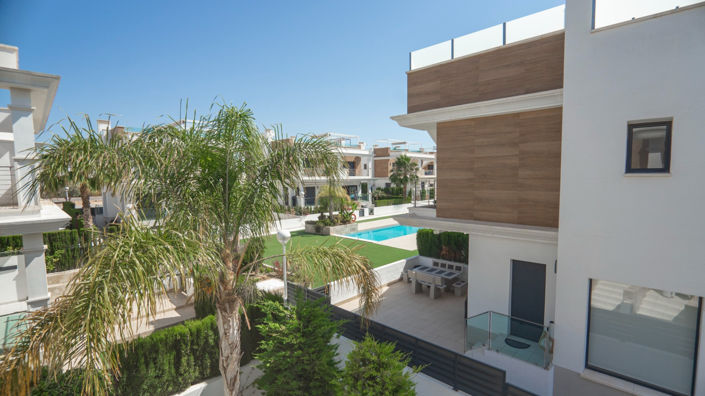 Image No.23-4 Bed Property for sale