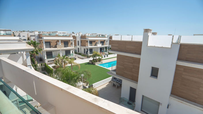 Image No.32-4 Bed Property for sale