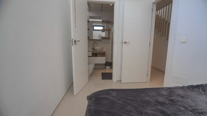 Image No.38-4 Bed Property for sale