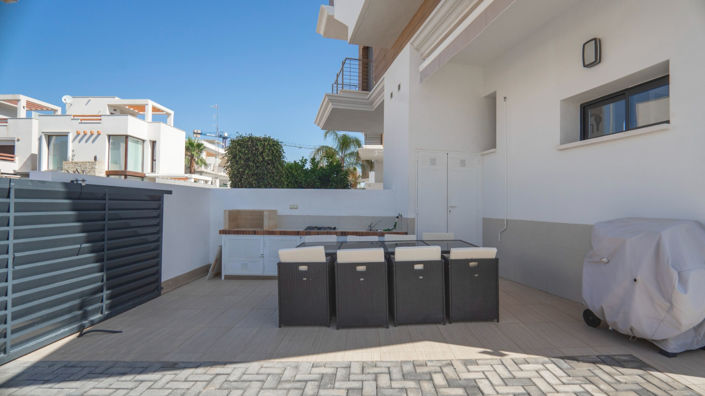 Image No.43-4 Bed Property for sale