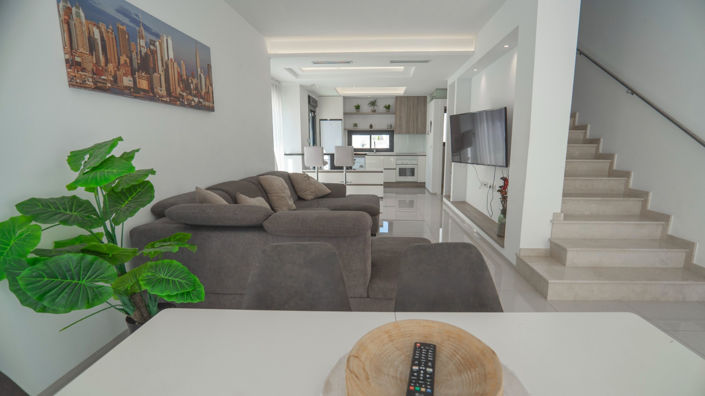 Image No.5-4 Bed Property for sale