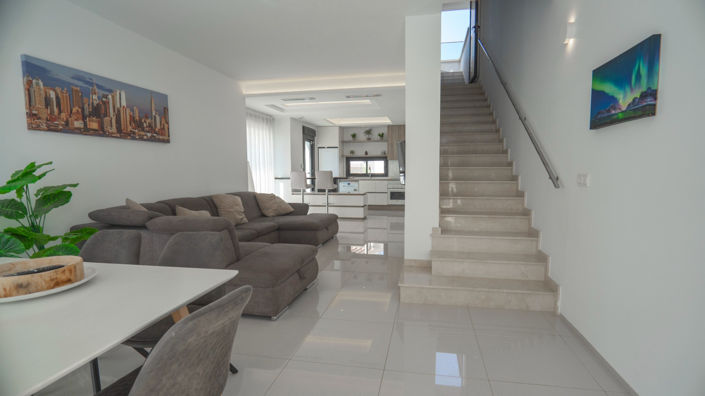 Image No.6-4 Bed Property for sale