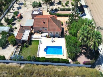 48508_fabulous_3_bedroom_farmhouse_with_many_extras_240724125122_dji_0338