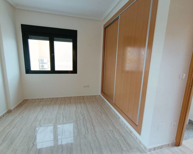 Image No.10-2 Bed Property for sale