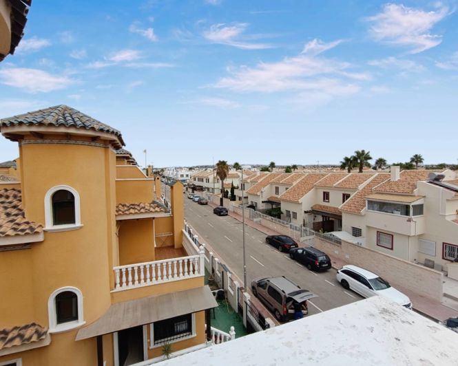 Image No.29-3 Bed Property for sale