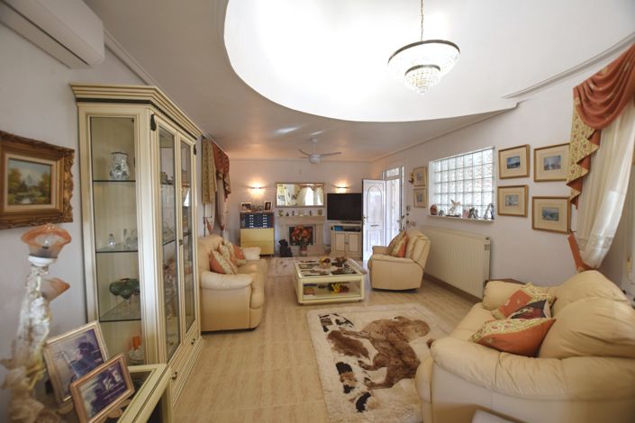 Image No.8-5 Bed Villa for sale