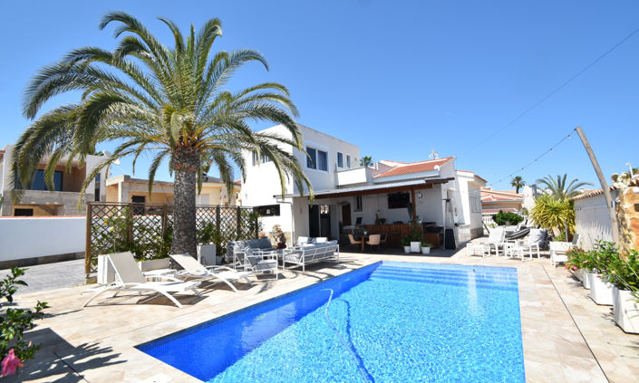 Image No.1-4 Bed Villa for sale