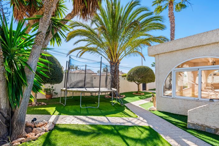 Image No.45-5 Bed Villa for sale