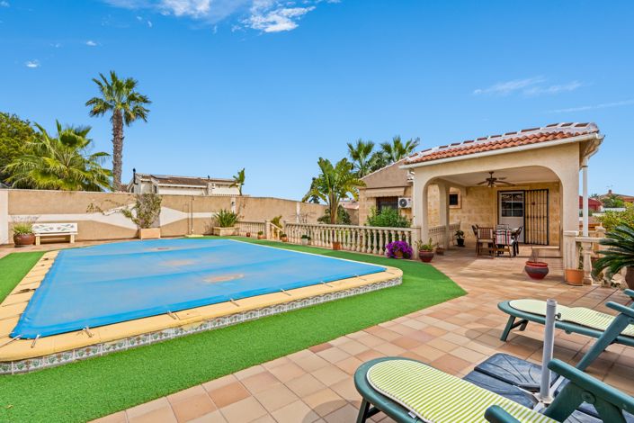 Image No.1-Villa de 4 chambres à vendre à Torrevieja