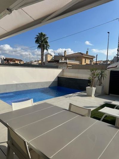 Image No.2-5 Bed Villa for sale