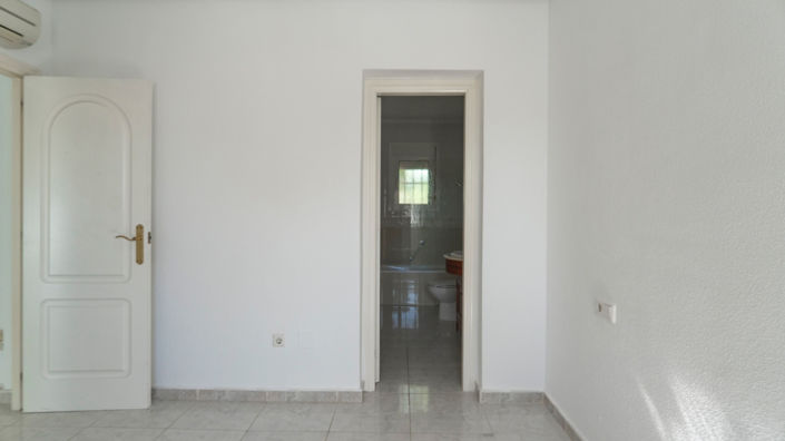 Image No.13-3 Bed Villa for sale