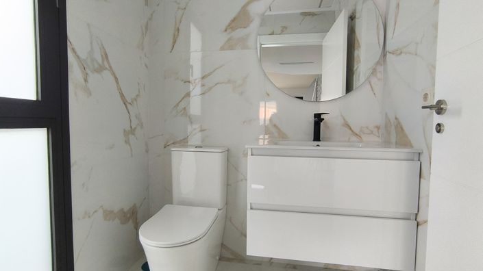 Image No.11-2 Bed Property for sale