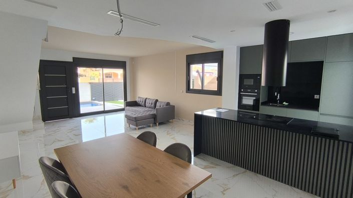 Image No.6-2 Bed Property for sale