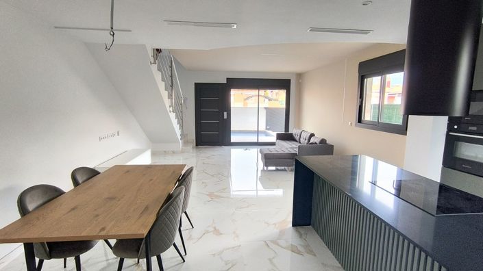 Image No.7-2 Bed Property for sale