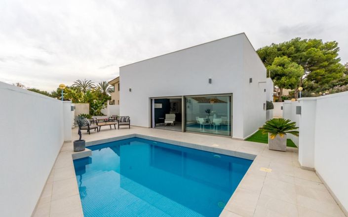 Image No.1-4 Bed Villa for sale