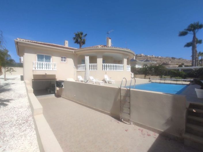 Image No.1-3 Bed Villa for sale
