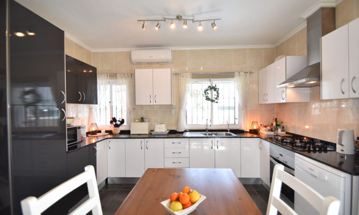 Image No.9-4 Bed Villa for sale