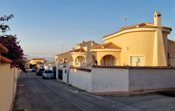 Image No.1-3 Bed Villa for sale