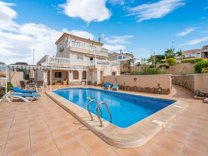 Image No.1-3 Bed Villa for sale