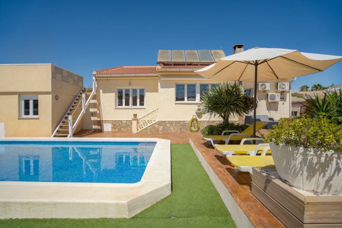 Image No.1-6 Bed Villa for sale