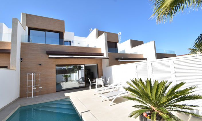 Image No.1-4 Bed Villa for sale