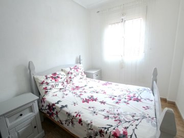 48893_fabulous_3_bedroom_family_home_with_a_large_garden_290425114429_img_2261