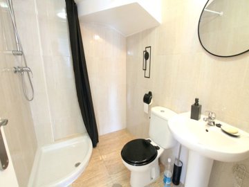 48893_fabulous_3_bedroom_family_home_with_a_large_garden_290425114428_img_2257