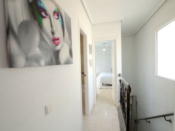 48899_stylish_3_bedroom_end_townhouse_in_a_sought_after_location_100425143812_img_1504