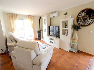 48927_charming_3_bedroom_townhouse_walking_distance_to_the_beach_260425114933_img_2184