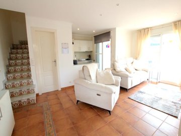 48927_charming_3_bedroom_townhouse_walking_distance_to_the_beach_260425114932_img_2192