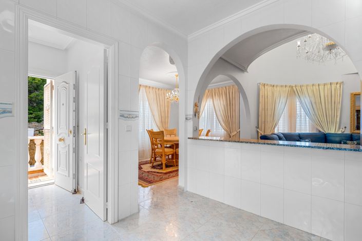 Image No.14-7 Bed Villa for sale