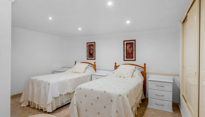 Image No.48-7 Bed Villa for sale