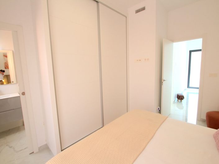 Image No.18-3 Bed Villa for sale