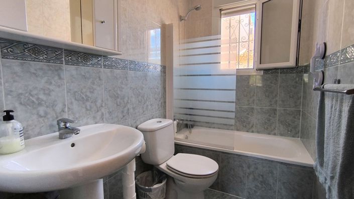 Image No.11-3 Bed Property for sale