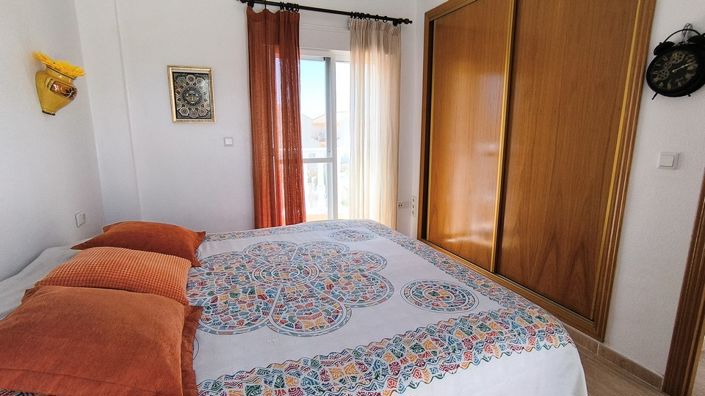 Image No.15-3 Bed Property for sale