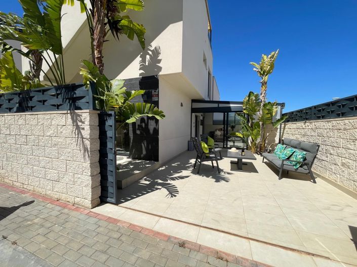 Image No.1-3 Bed Villa for sale