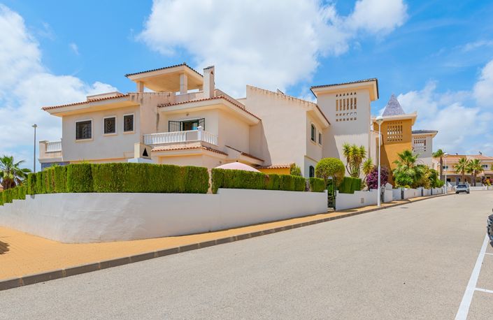 Image No.1-3 Bed Villa for sale