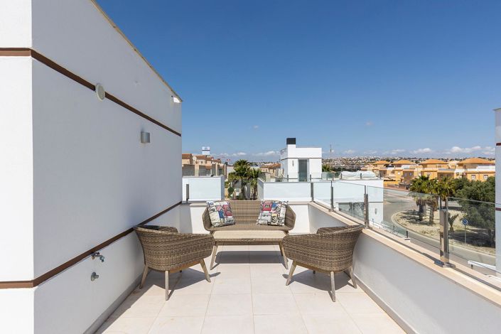 Image No.28-3 Bed Villa for sale