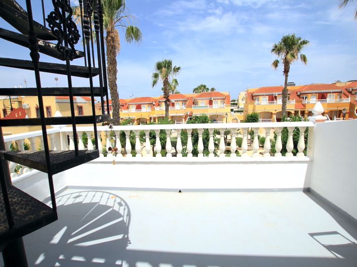 Image No.17-3 Bed Townhouse for sale