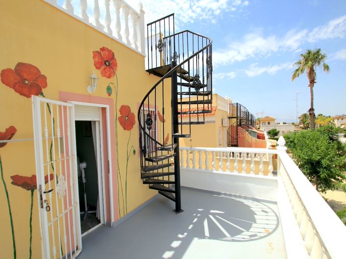 Image No.18-3 Bed Townhouse for sale