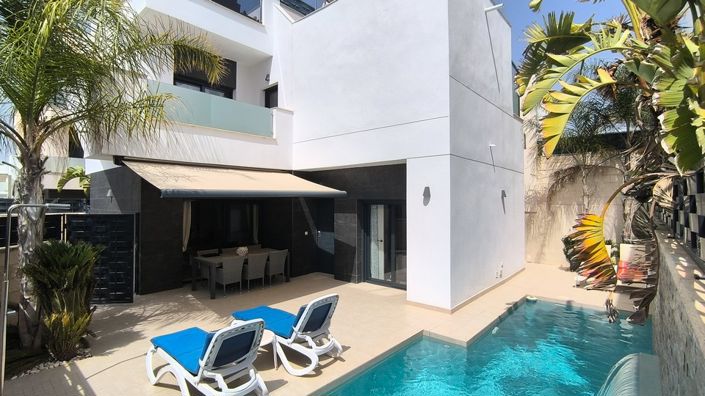 Image No.1-4 Bed Villa for sale