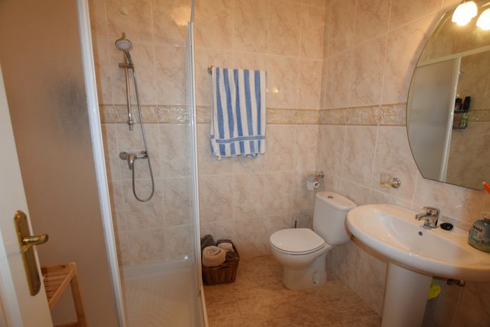 Image No.15-3 Bed Property for sale