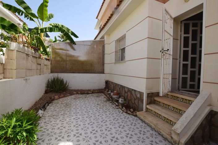 Image No.30-3 Bed Property for sale