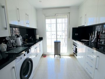 49024_fabulous_3_bed_semi_detached_property_with_use_of_a_heated_pool_020625091040_img_3287