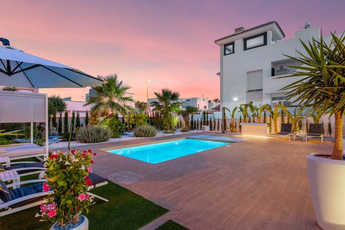 Image No.54-3 Bed Villa for sale