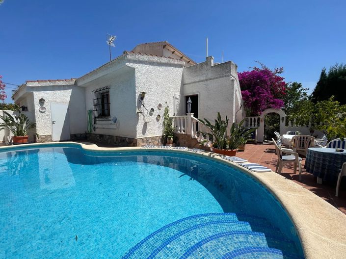 Image No.1-4 Bed Villa for sale