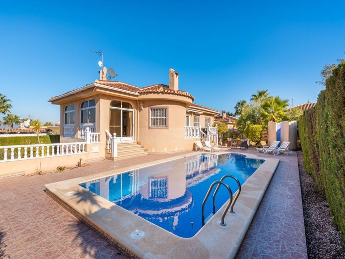 Image No.1-4 Bed Villa for sale