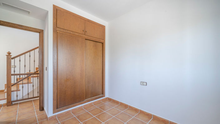 Image No.17-3 Bed Property for sale